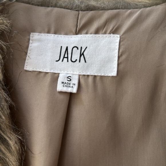 Jack by BB Dakota Tan Cropped Fur Vest Size small - Picture 4 of 9